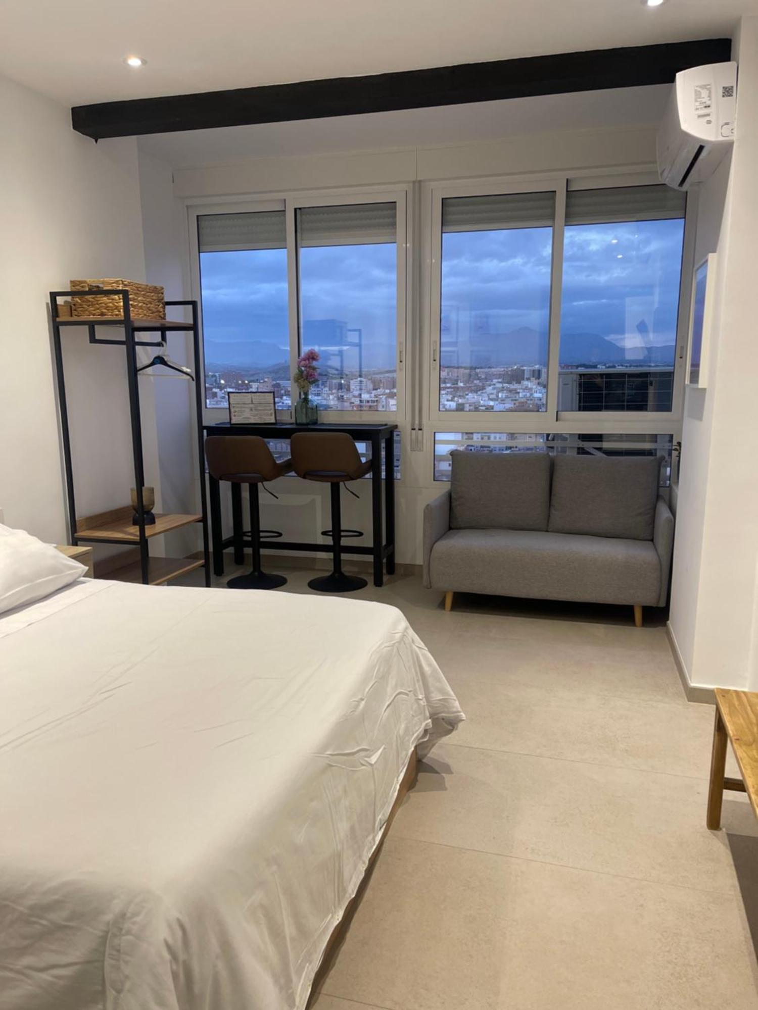Sky Views Studio In City Centre Alicante Luaran gambar